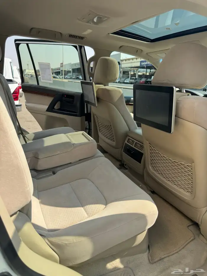 للبيع تويوتا لانكروزر 2018 GXR-V8 فل 24