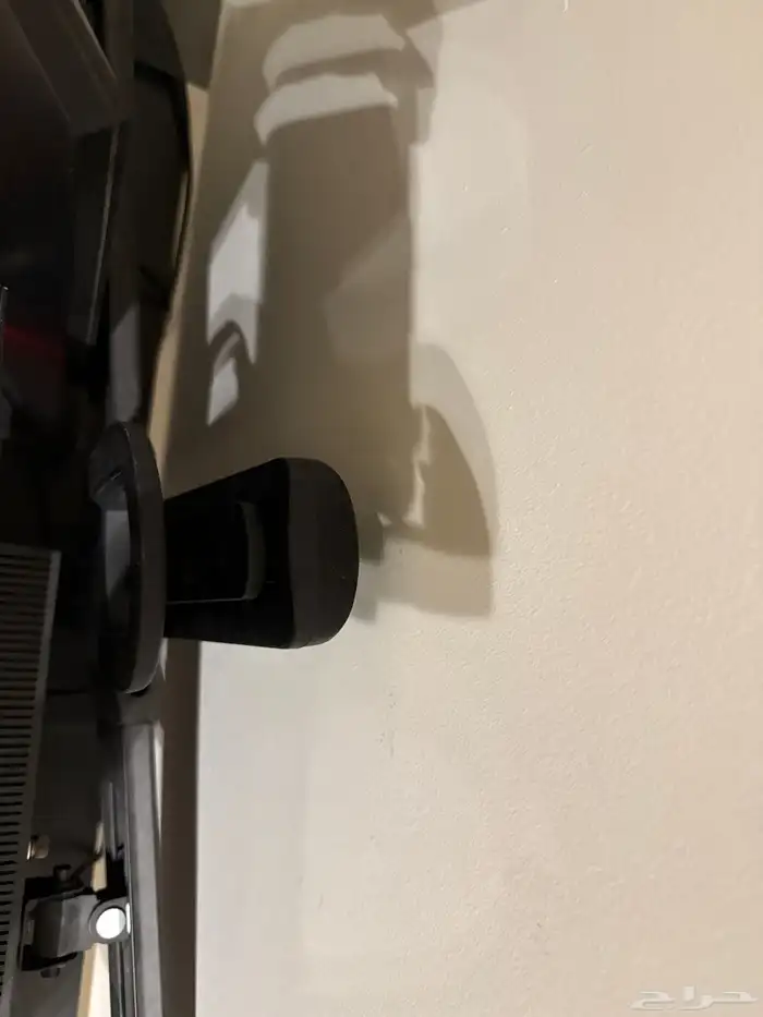 للبيع شاشتين قيمنق وستاند 3