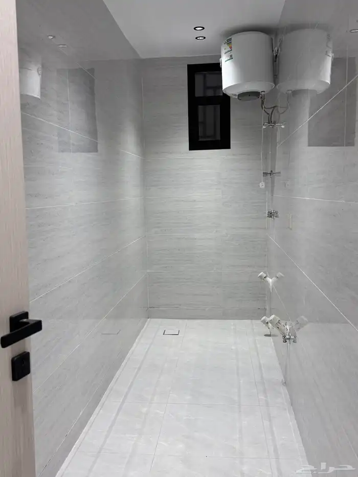 للبيع ادوار ارضيه وعلوى مداخل مستقله تماما بالمحاله ابها 18