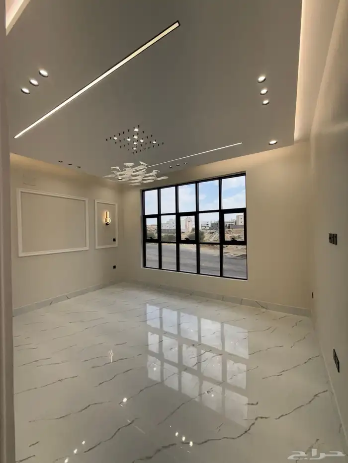 روف علوي بدرج داخلى وخارجي بمدينه ابها طريق المحاله 11