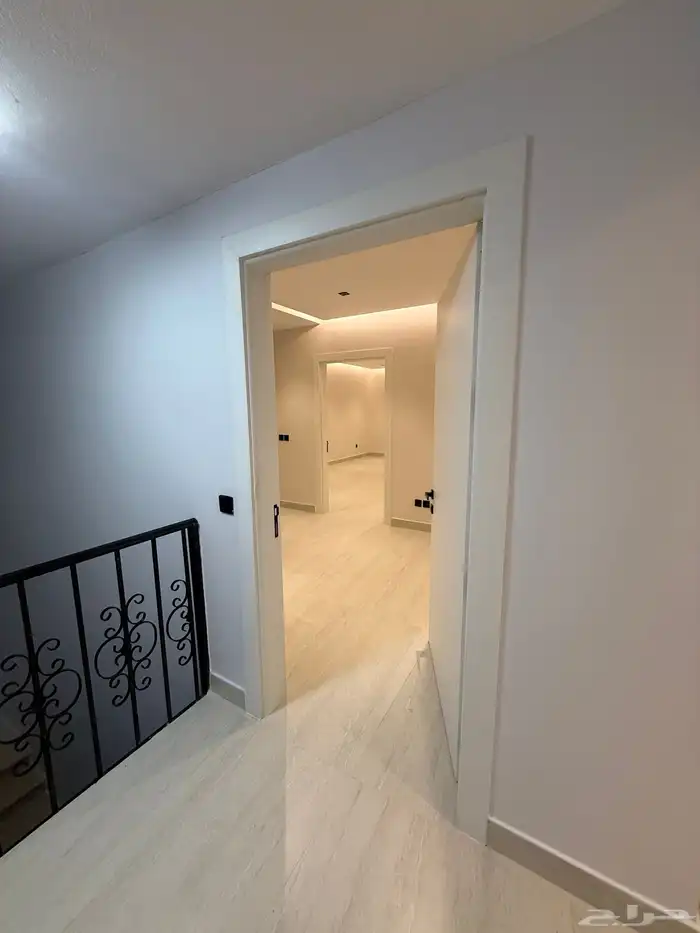 شقه كبيره فاخره مع سطح للإيجار 5