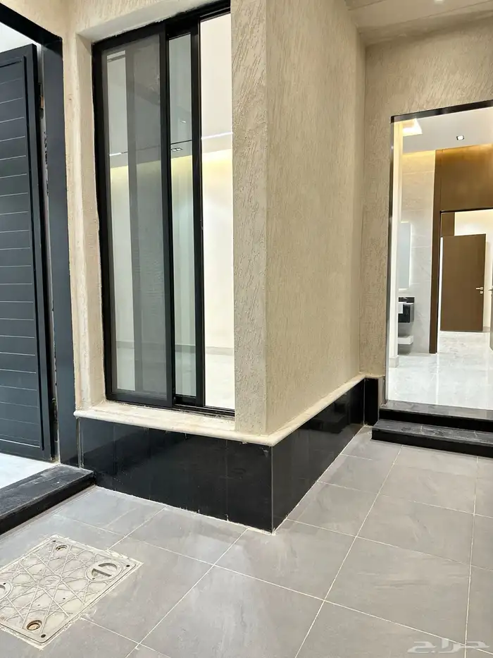 دور ارضي في حي الندوة بموقع مميز على شارع 20 وامام مرفق 3