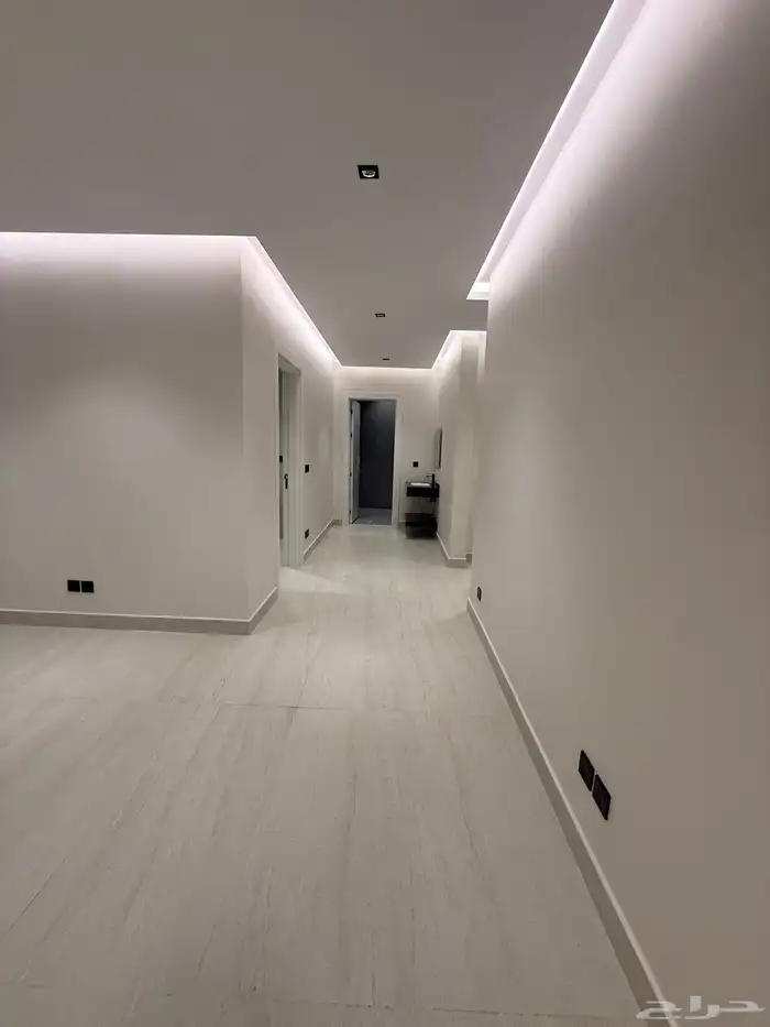 شقه كبيره فاخره مع سطح للإيجار 3