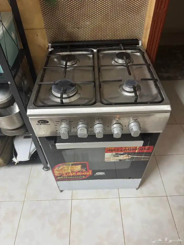 فرن مستخدم نظيف على الشرط 3