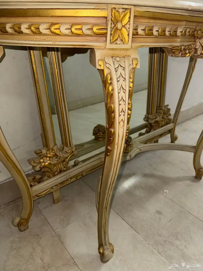 مراية نظيفة مع طاولة تصميم امريكي تنفع مدخل البيت 2