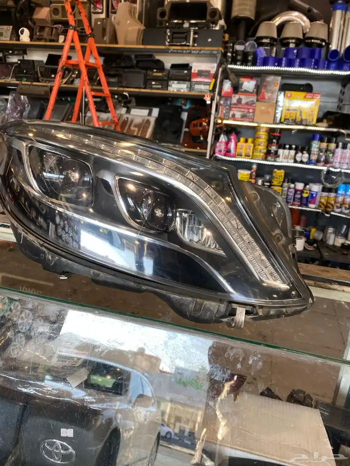 شماعة وانوار ميرسيدس 8