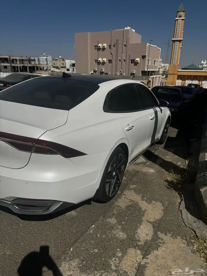 ازيرا 2022 فئة ميد اللون ابيض 2