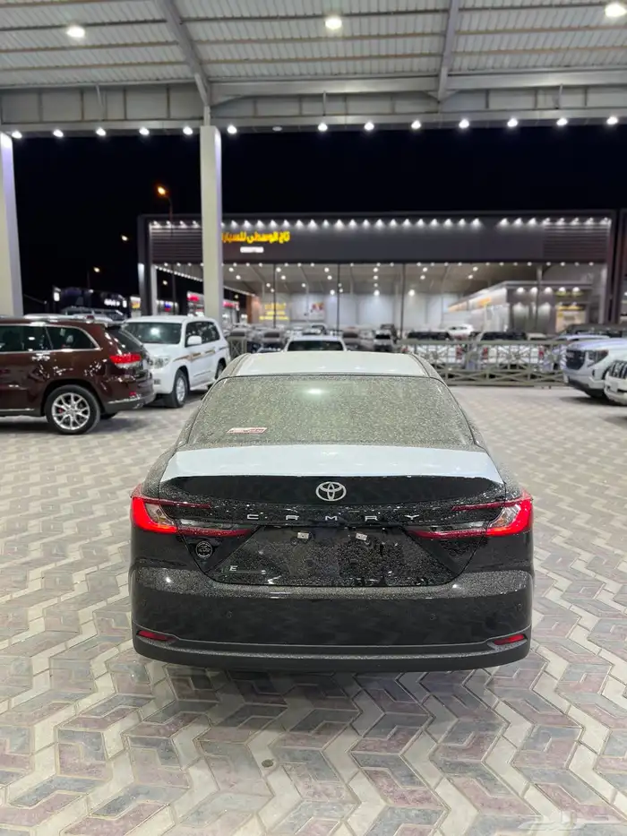 تويوتا كامري 2025 ستاندر سعودي اصفار صادر لوحات لون اسود 3