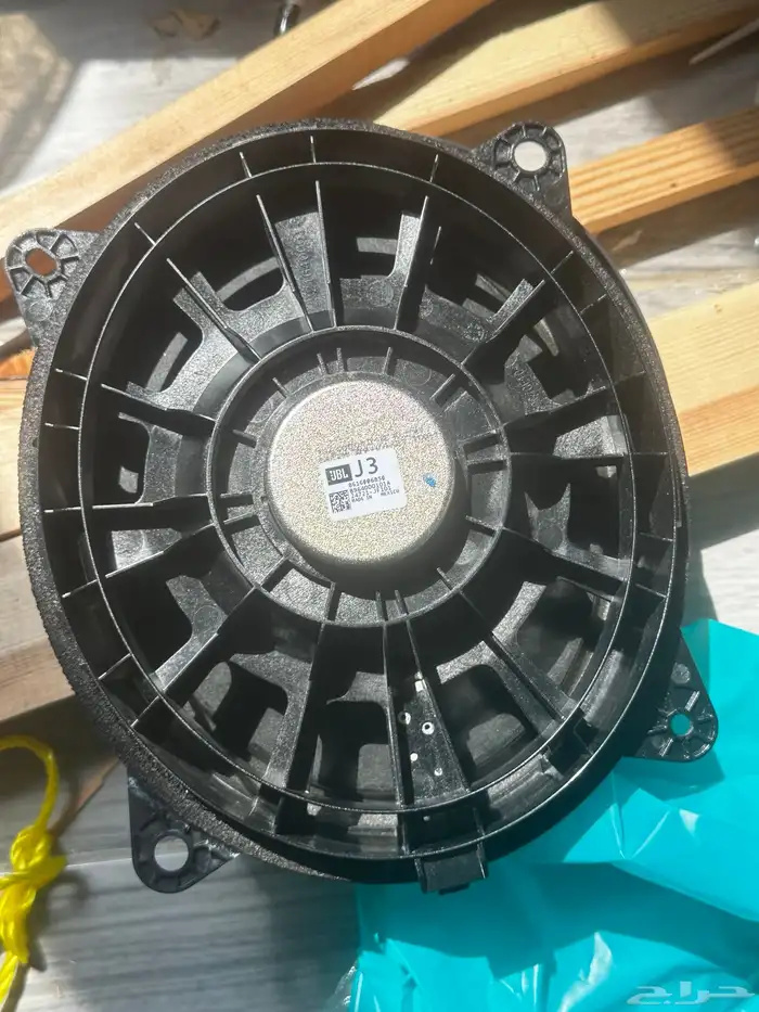 سماعات jbl تركيب للافالون والكامري ولاغلب سيارات تويوتا 1