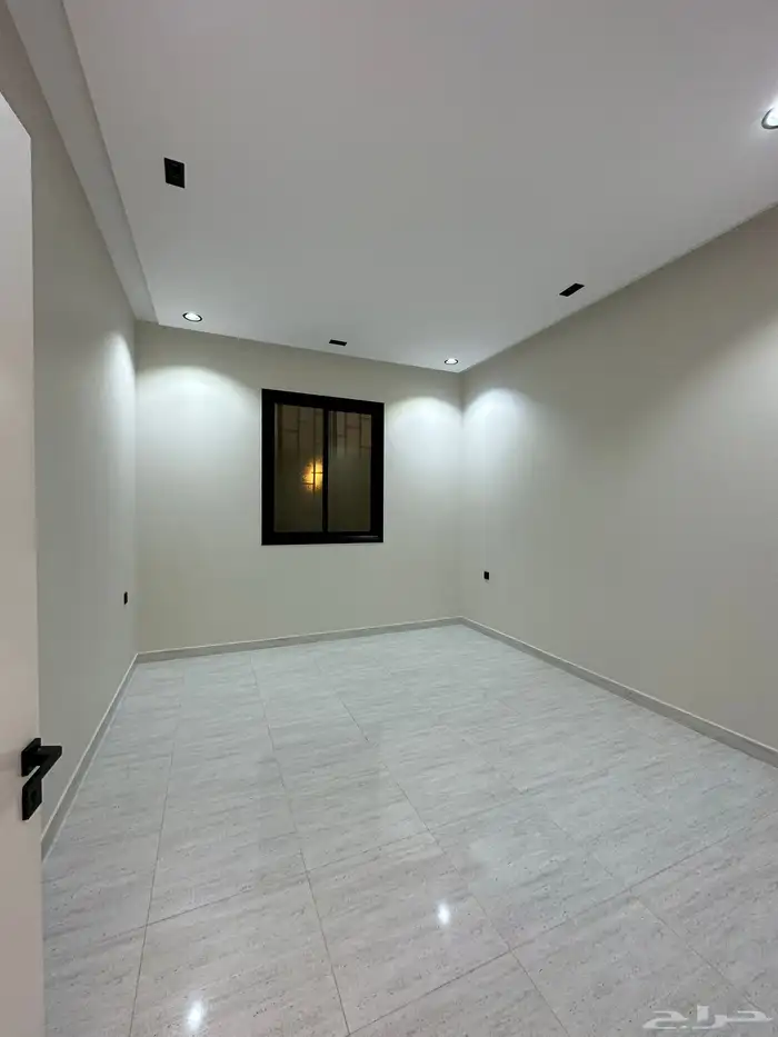 للبيع ادوار بمساحة 245 متر مع تامين وضمانات حي الراقي 6