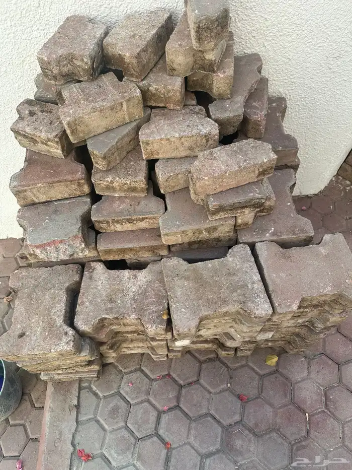 بلاط انتر لوك وكرسي حديد هزاز. مجانا . 2