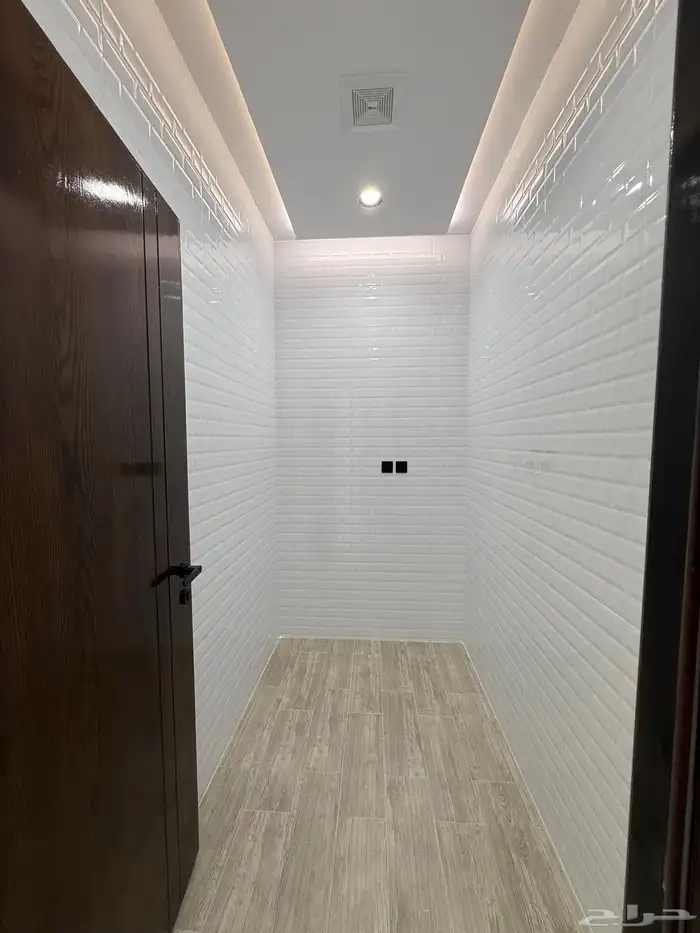 روف علوي بدرج داخلى وخارجي بمدينه ابها طريق المحاله 19