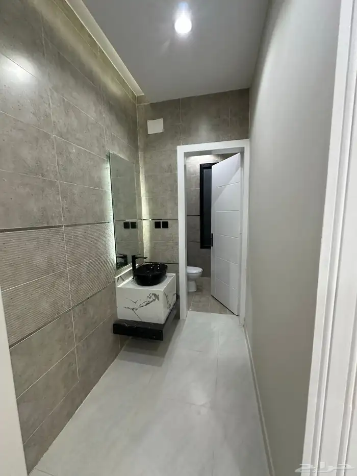 للبيع شقة مع درج داخلي للسطح بقرب من المطار 520 الف 4