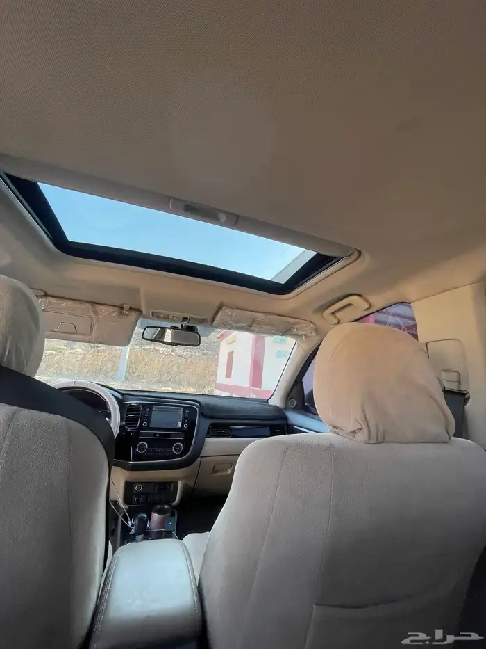 ميتسوبيشي آوت لاندر 2019 اللوحة خارج البيعة 2