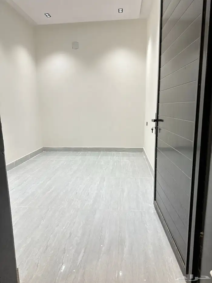 دور ارضي في حي الندوة بموقع مميز على شارع 20 وامام مرفق 2