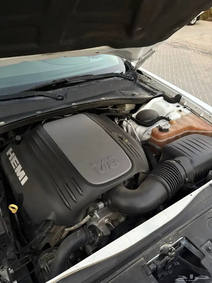 للبيع كرايزلر 2014 اكزكتيف V8 37