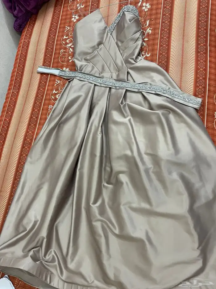 فساتين للبيع 4
