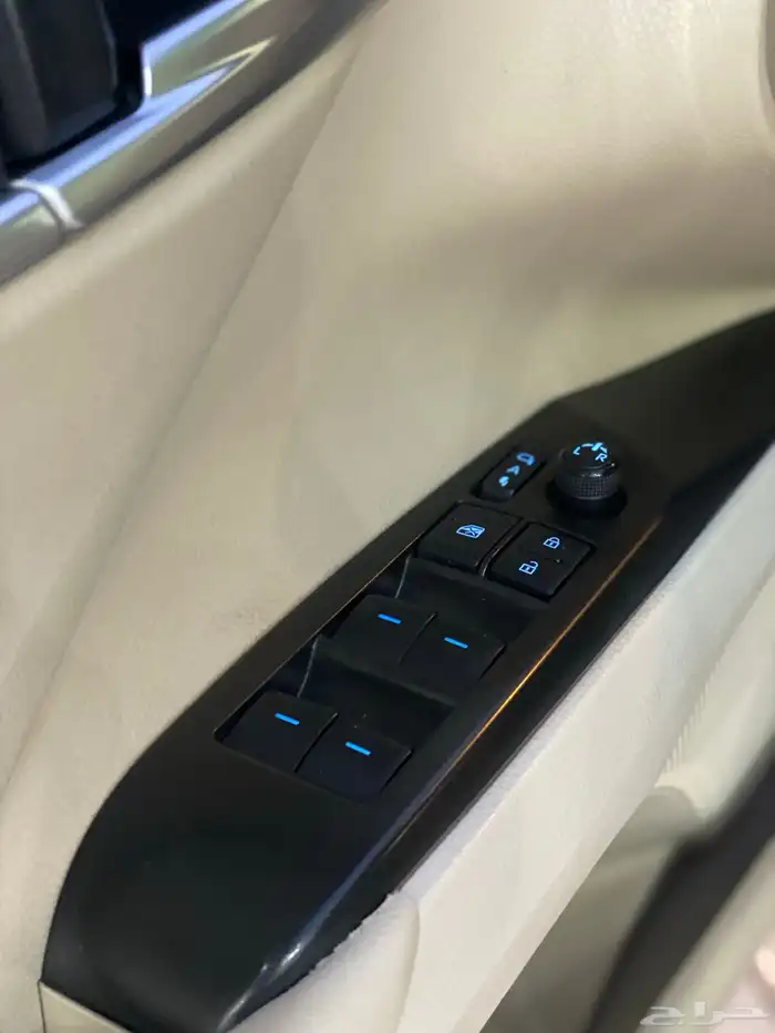 تويوتا كامريGLE هايبرد 12