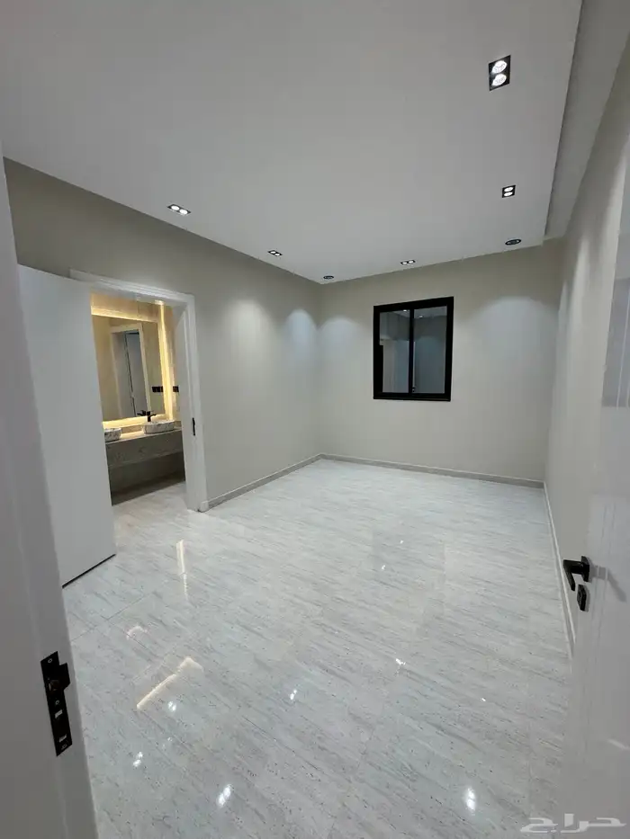 للبيع روف علوي دور ثاني مع ملحق مدخل مستقل مقابل نادي ضمك 9