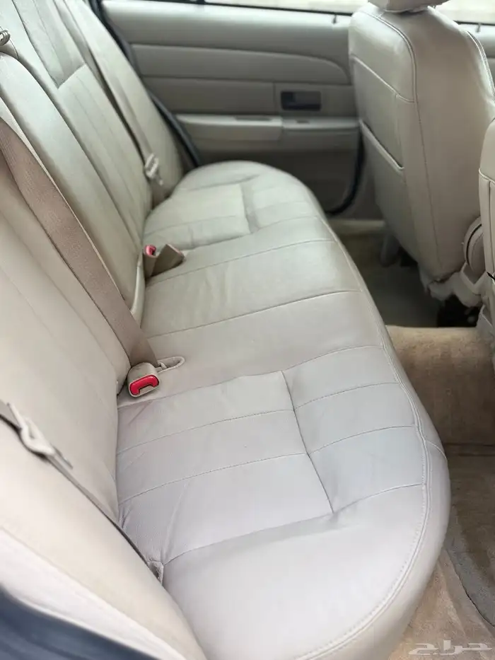 فورد فكتوريا 2011 نظيف 12