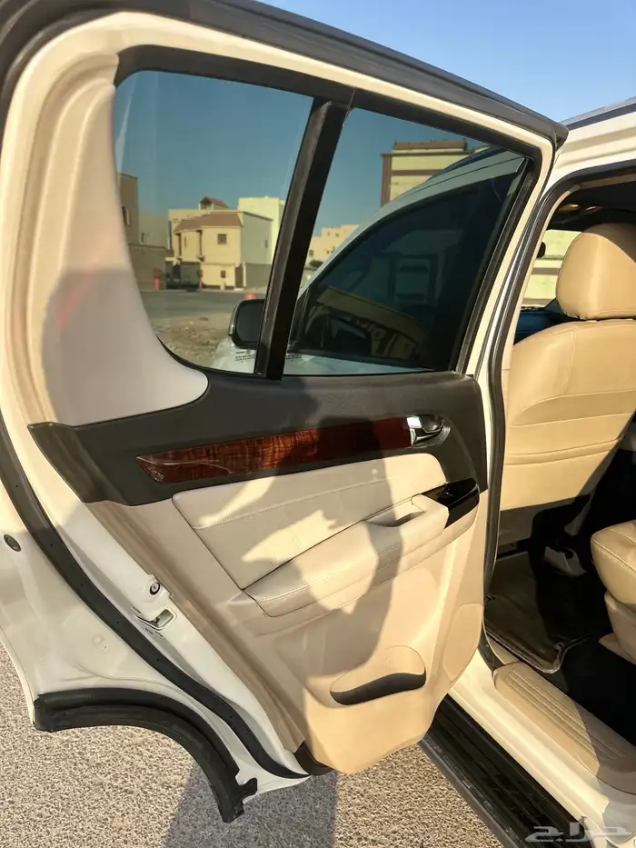 جيب ايسوزو 12