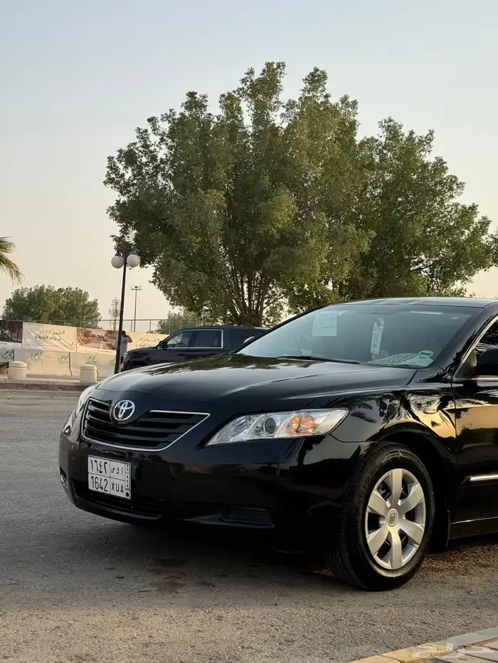 كامري اسود ملكي لامع نظيف جدا 54
