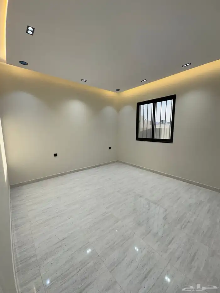 للبيع روف علوي دور ثاني مع ملحق مدخل مستقل مقابل نادي ضمك 31