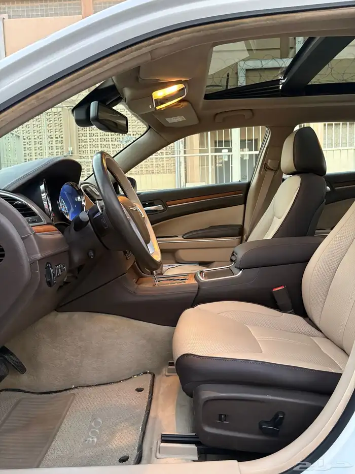 للبيع كرايزلر 2014 اكزكتيف V8 17