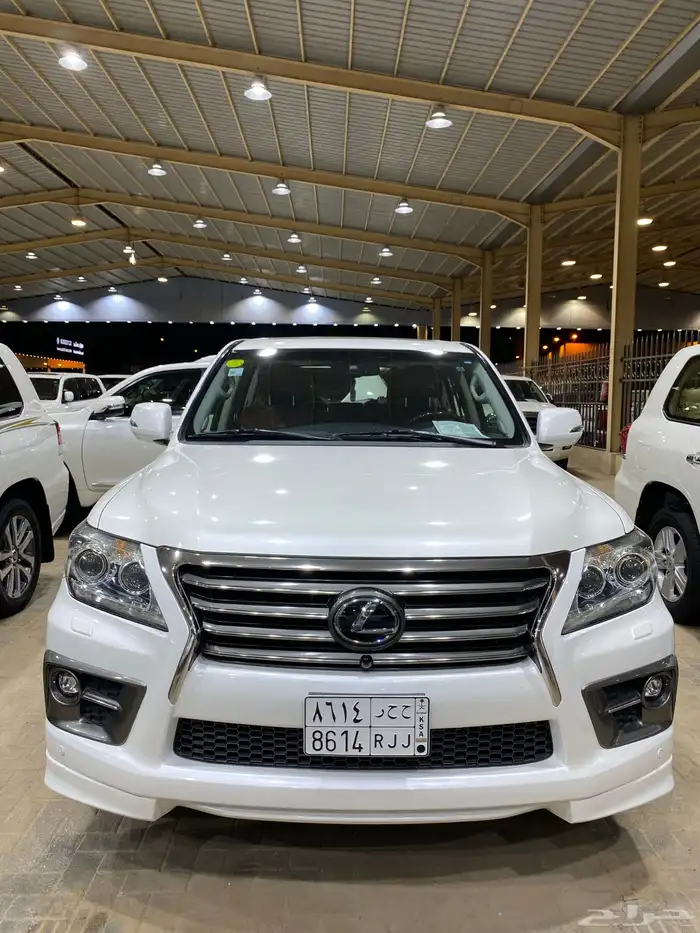 للبيع لكزس LX570 اسبورت 2014 فل كامل عبداللطيف عداد 89 الف 2