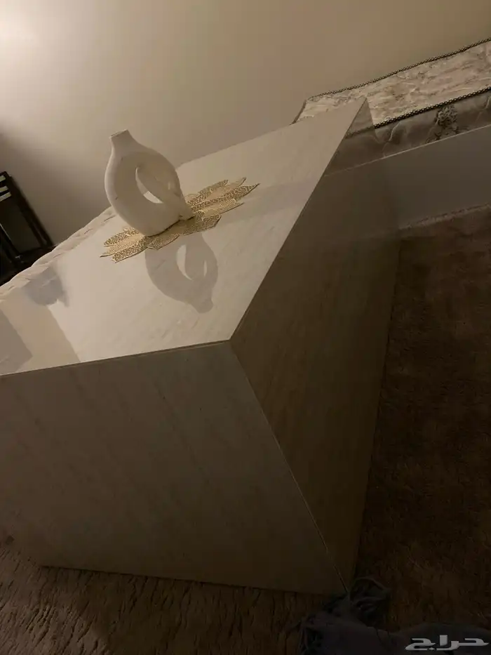 سرير وطاولات بديل الرخام 0