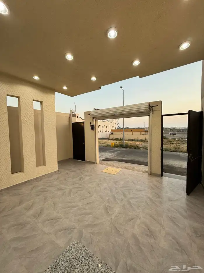 شقه دور ارضي 6 غرف مع بايكه سياره خلف ح الراقي -بسعر520الف 1