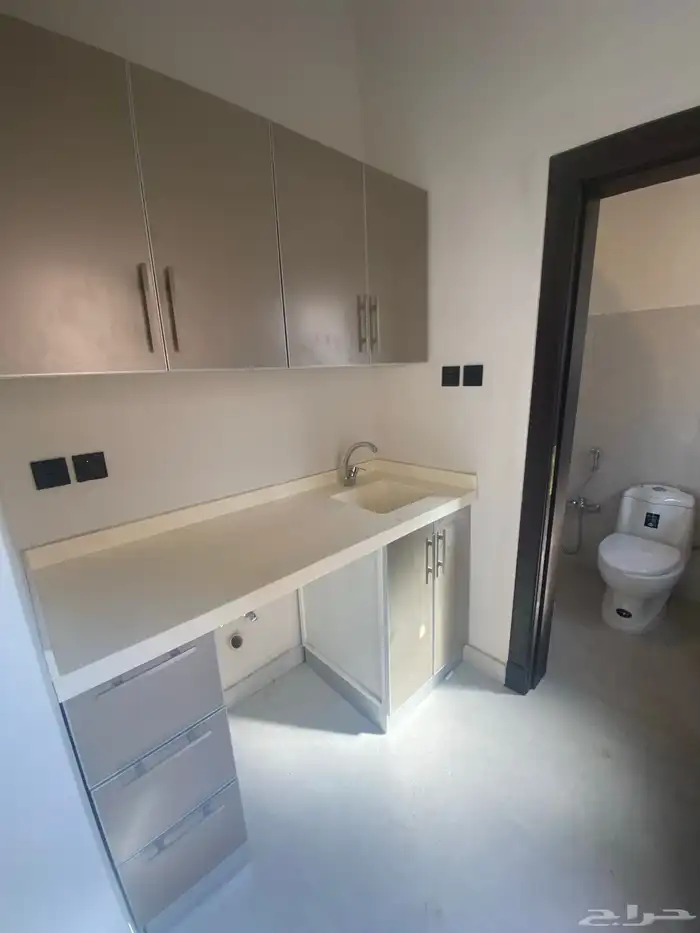 للبيع فيلا سكنية في حي الملز تتكون من ثمان وحدات 2