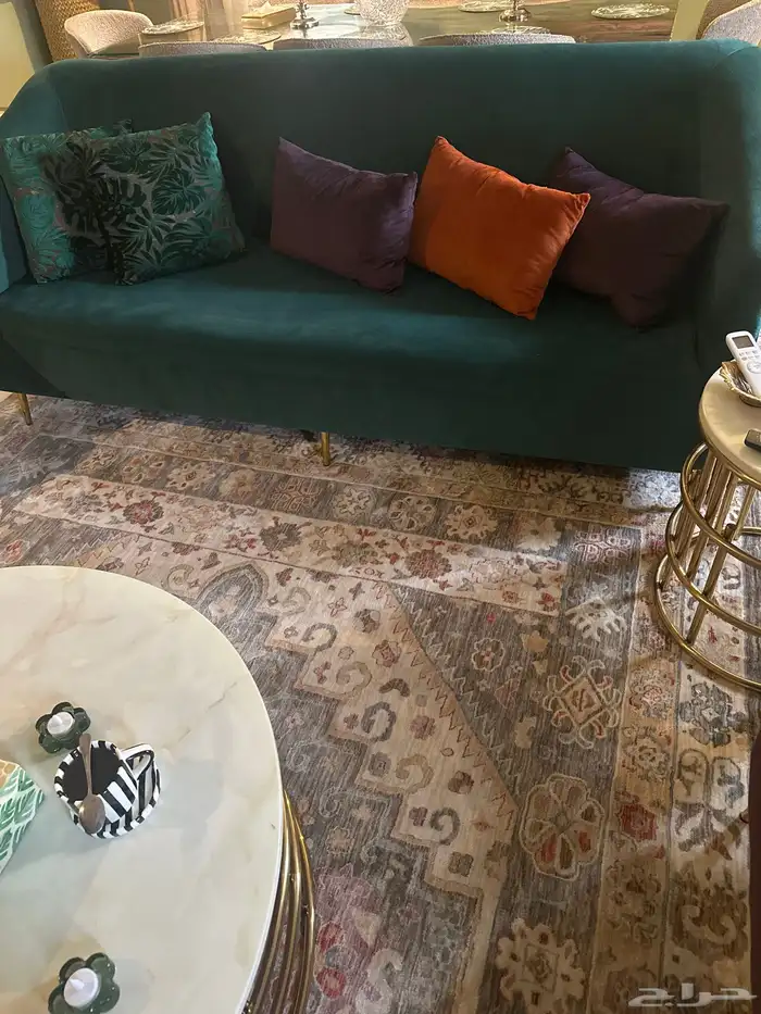 كنب و طاولة مع طاولتين خدمات رخام 2