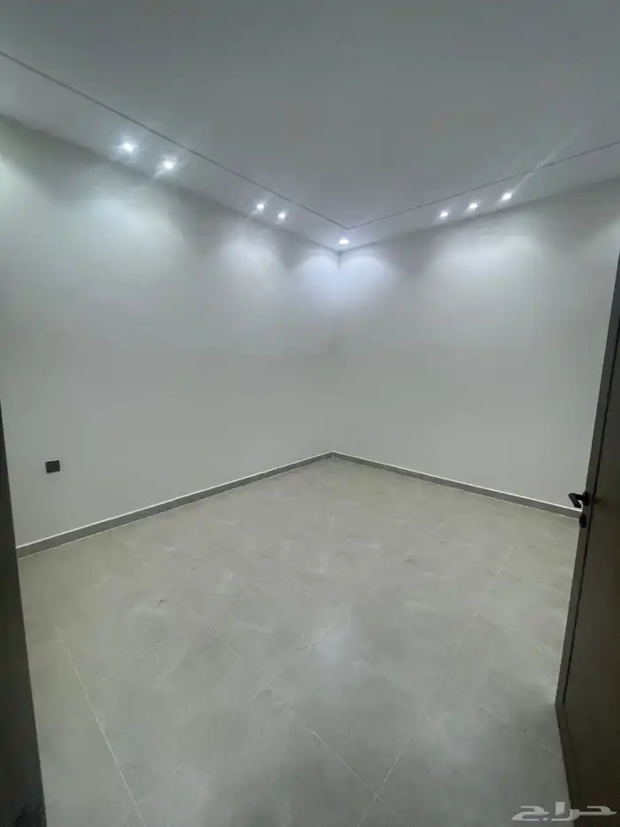 للبيع شقق علوي بسعر 500الف المحاله بها 3