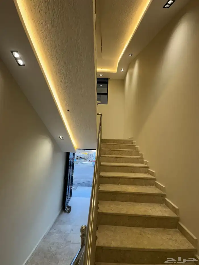 للبيع روف علوي دور ثاني مع ملحق مدخل مستقل مقابل نادي ضمك 4