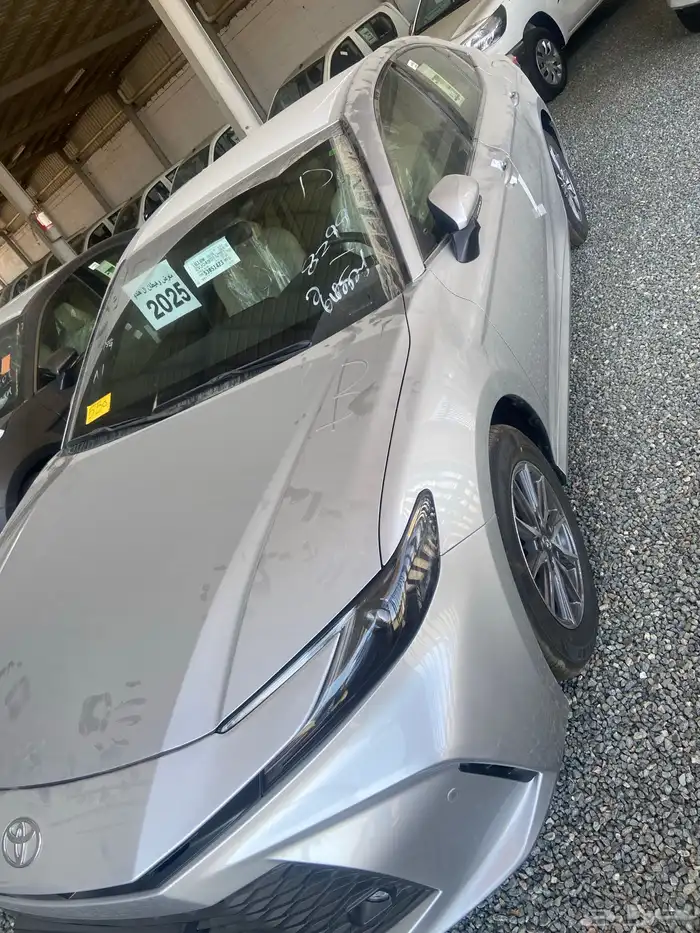 تويوتا كامري E استاندر بنزين سعودي 2025 اللون فضي 2