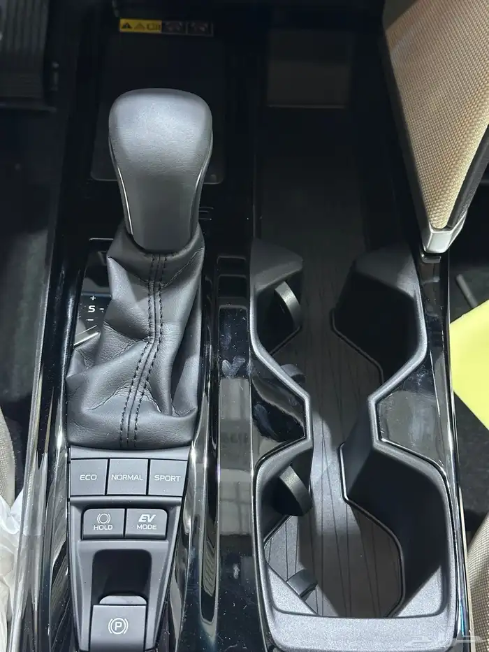 تويوتا كامري LE هايبرد ماكينه 2.5 موديل 2025 8