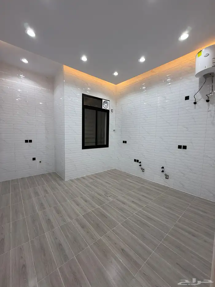 للبيع شقق ارضيه وشقق علويه ف ابها المحاله حي الزهور 13