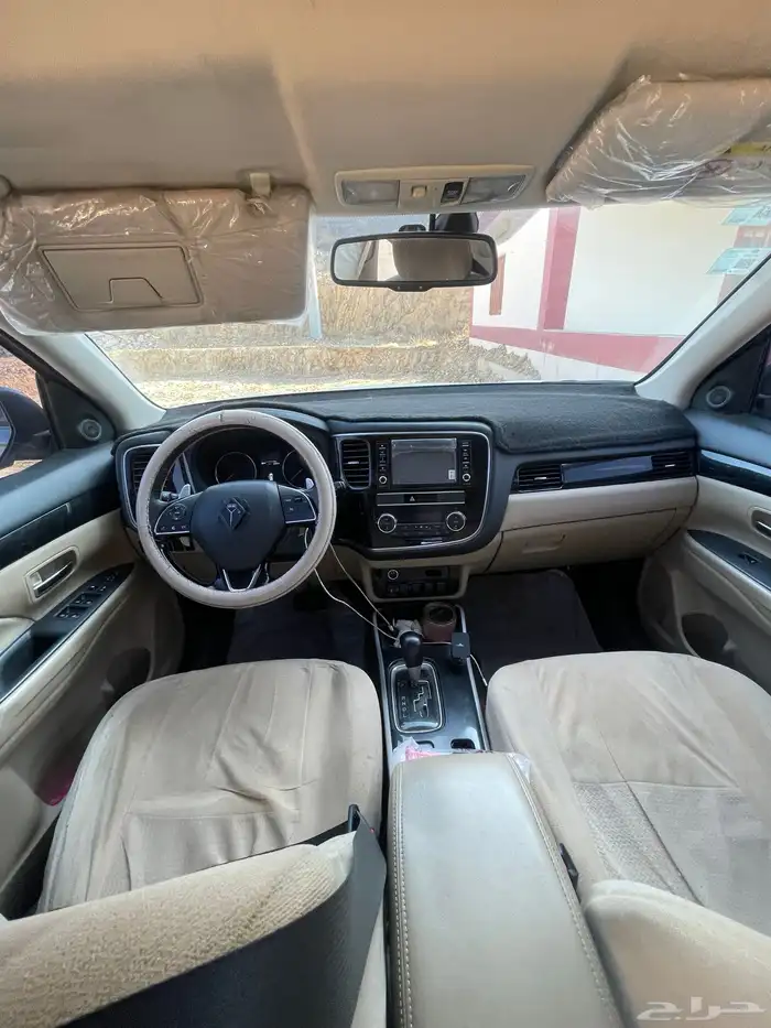 ميتسوبيشي آوت لاندر 2019 اللوحة خارج البيعة 5