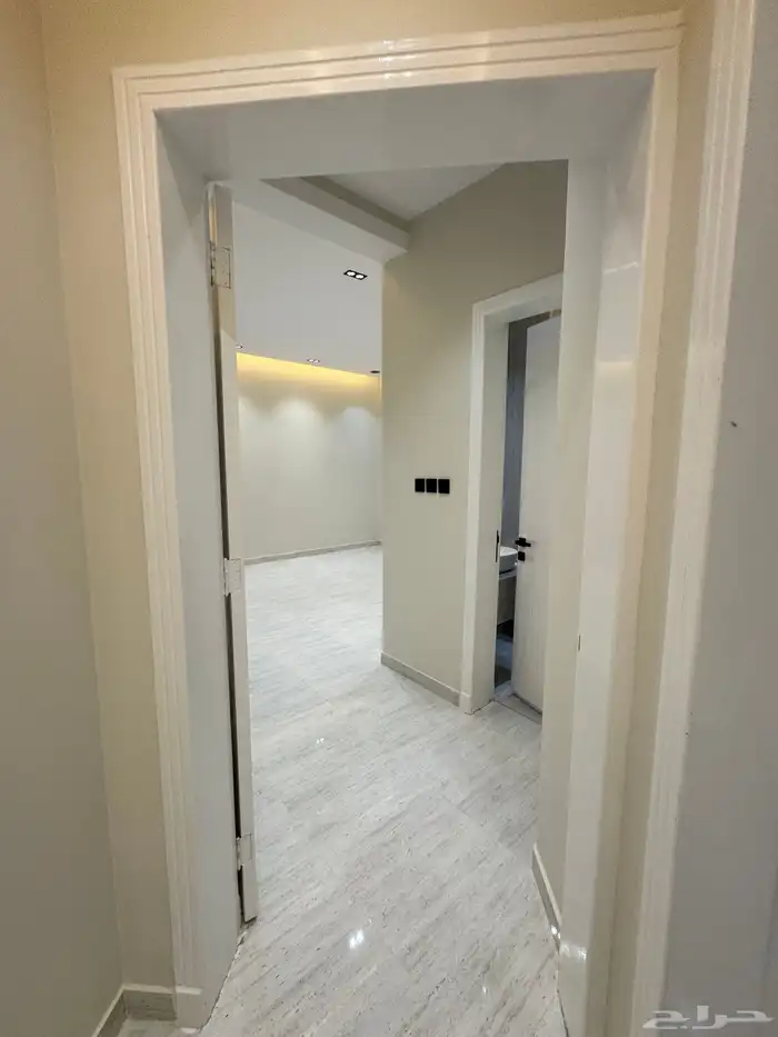 للبيع روف علوي دور ثاني مع ملحق مدخل مستقل مقابل نادي ضمك 19