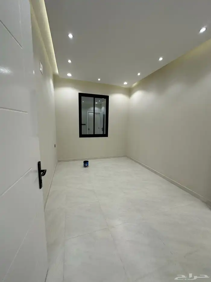 للبيع شقة مع درج داخلي للسطح بقرب من المطار 520 الف 5