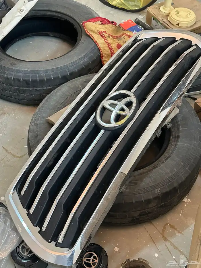 للبيع اغراض جيب نيسان وتويوتا 7