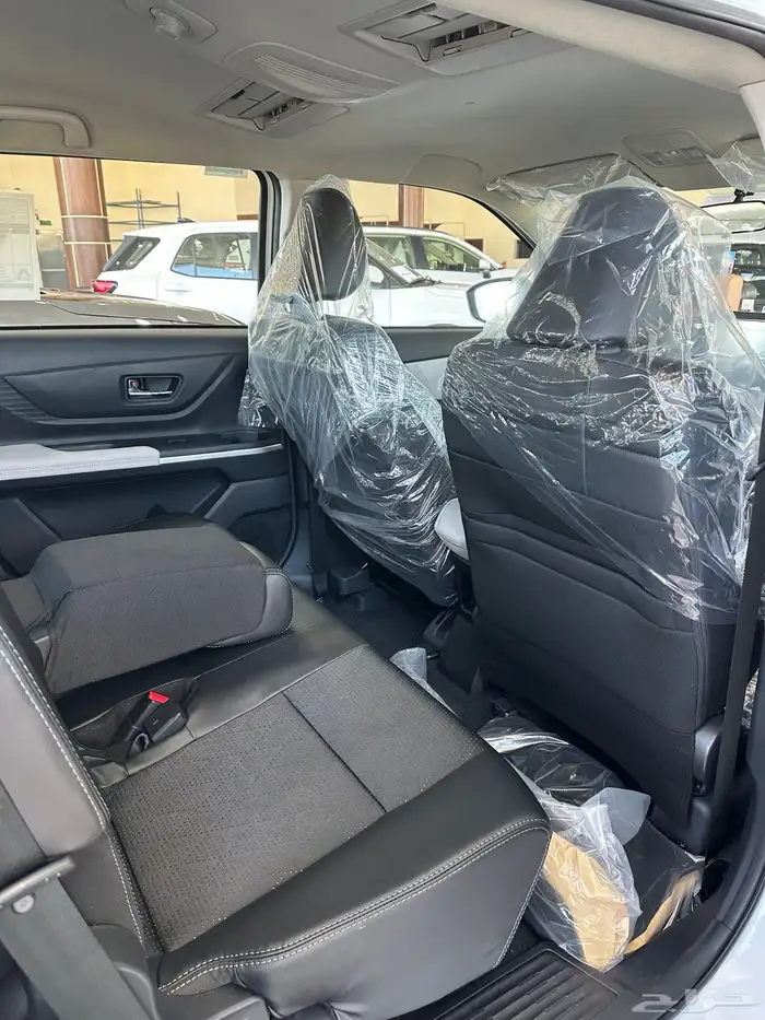 تويوتا فيلوز 7 ركاب 2025 اصفار جديده 2