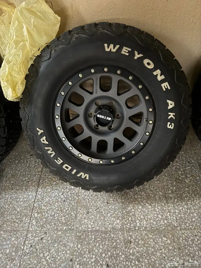 5 كبرات حجرية مع اربع جنوط الجنط 6 مسامير 0