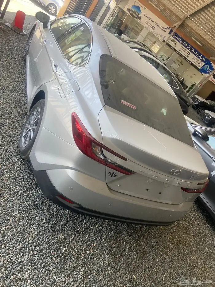 تويوتا كامري E استاندر بنزين سعودي 2025 اللون فضي 4