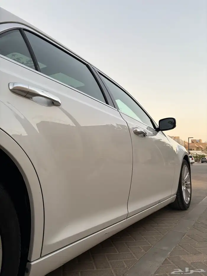 للبيع كرايزلر 2014 اكزكتيف V8 11