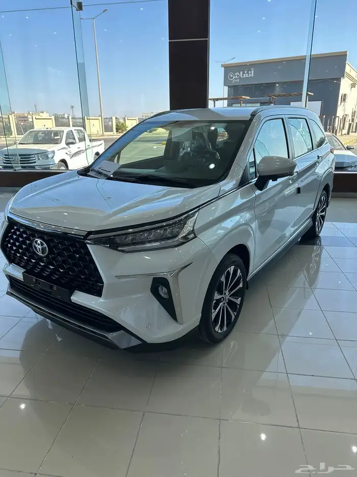 تويوتا فيلوز 7 ركاب 2025 اصفار جديده 5