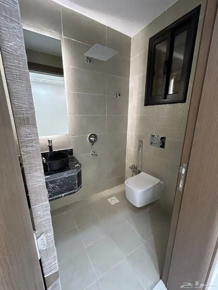 للبيع شقق فاخرة مكتملة الخدمات حي الإسكان موقع متميز 19