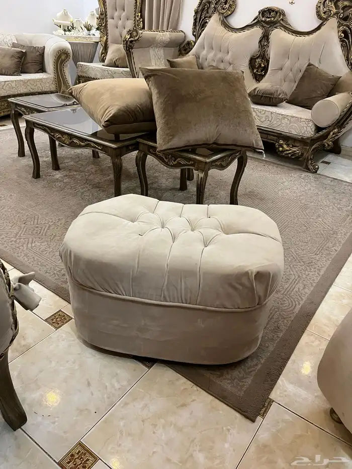 طقم كنب فخم للبيع المستعجل 3