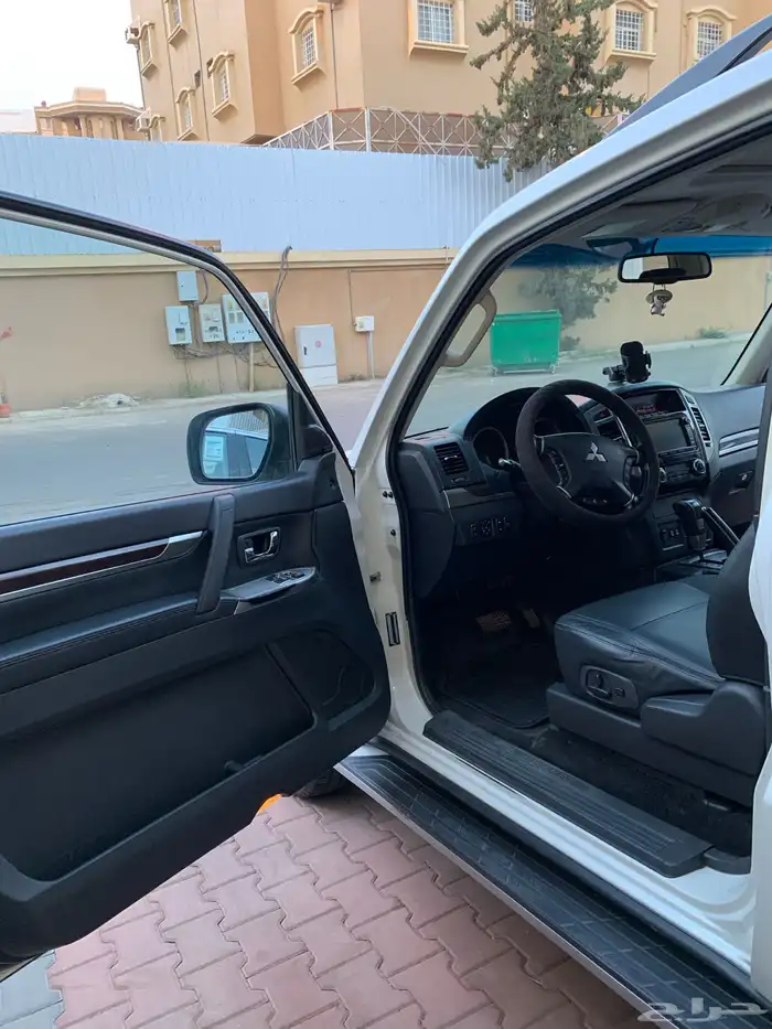 باجيرو ربع 2016 ابيض 11